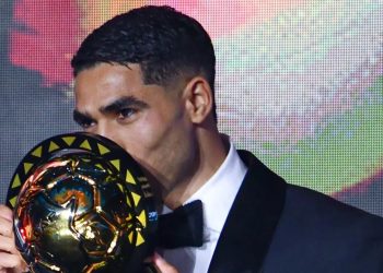 حكيمي بعد تتويجه بالكرة الذهبية الأفريقية: “فخور بمغربيتي وسنقاتل من أجل كأس أفريقيا”