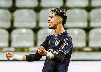 ياسر زابيري يطير فوق الدفاع ويسجل هدفًا عالميًا بالرأس في الدوري البرتغالي