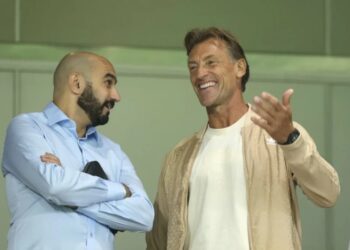 هيرفي رينارد يدافع عن وليد الركراكي قبل نهائي كأس إفريقيا 2025