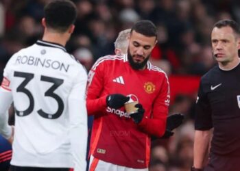 الدوري الإنجليزي يسمح بتوقفات قصيرة للاعبين خلال رمضان