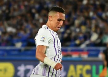 سفيان رحيمي يقود العين لاستعادة صدارة الدوري الإماراتي بهاتريك أمام خورفكان