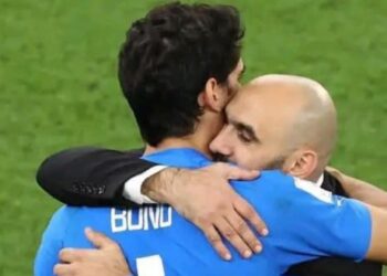 “لقد غيرت مصير شعب بأكمله”… ياسين بونو يودع وليد الركراكي