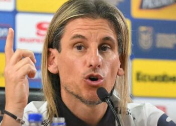 مدرب الإكوادور: “تغيير المدرب قبل كأس العالم… هل هو تفاؤل أم عادة؟”