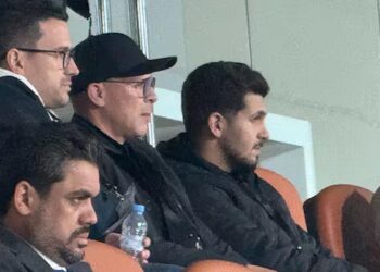 الناخب الوطني الجديد محمد وهبي تابع مباراة الجيش الملكي وبيراميدز