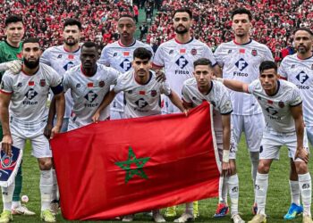 أولمبيك آسفي يخرج بتعادل ثمين من الجزائر رغم النقص العددي