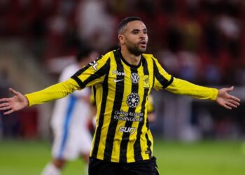 كونسيساو يستبعد النصيري من مواجهة الاتفاق بقرار فني
