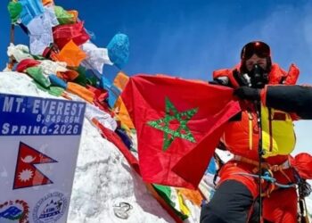 الملك يهنئ نوال صفنضلة بعد إنجاز تاريخي في قمتي إيفيريست ولوتسي