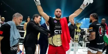 الملك يهنئ محمد توشاسي بعد تتويجه بطلاً للعالم في الكيك بوكسينغ