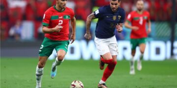 فرنسا تتجاوز باراغواي وتضرب موعدًا ناريًا مع المغرب في ربع النهائي