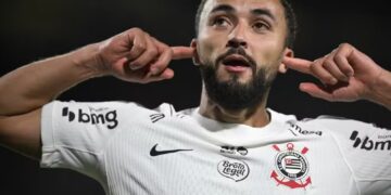 زكرياء لبيض يطمئن جماهيره: “انتهى موسمي.. وسأعود أقوى وأفضل”
