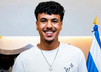 رسميا.. ملقا الإسباني يضم المغربي آدم أزنو