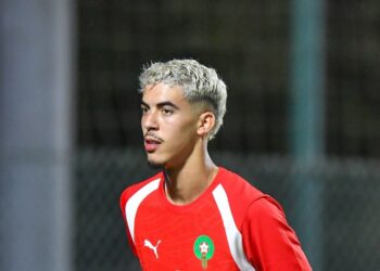 الزابيري: «فالمنتخب ما كاتحسش براسك صغير.. والدراري الكبار كايعاونُوك»