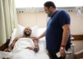رئيس أولمبياكوس يزور أيوب الكعبي ويبعث له رسالة مؤثرة بعد العملية الجراحية