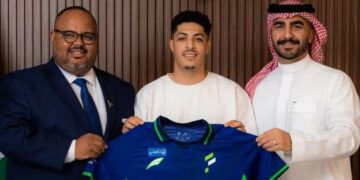 الفتح السعودي يقدم رسمياً لاعبه المغربي الجديد حسام الصادق