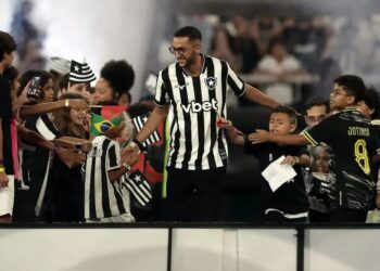 بوتافوغو يحتفي بحكيم زياش باستقبال يليق بنجم مغربي
