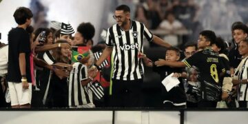 بوتافوغو يحتفي بحكيم زياش باستقبال يليق بنجم مغربي