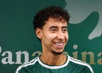 باناثينايكوس يقدم لاعبه الجديد أنس صلاح الدين