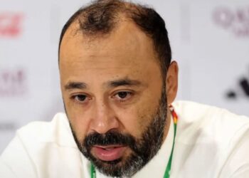 طارق السكتيوي يخطف إشادة الجماهير العُمانية بعد ظهوره الرسمي الأول