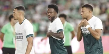 قمصان دعم سبتة تضع مبابي وفينيسيوس في قلب الجدل بعد قضية الزلزولي