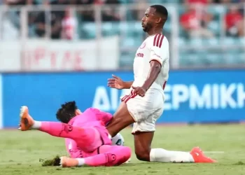 مدرب أولمبياكوس يكشف حجم صدمة إصابة الكعبي: «لم يرغب أي لاعب في العودة إلى الملعب»