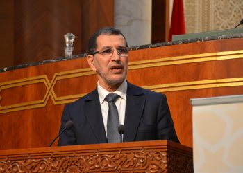 رئيس الحكومة يعترف باختلالات الإدارة