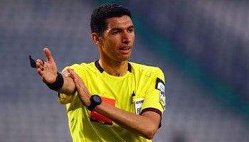 الكاف يتراجع عن عقوبة الحكم الذي ظلم الوداد