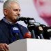 مسؤول تركي يرتدي خاتما مزينا “بحجر مقتلع من مقام النبي إبراهيم” في الكعبة