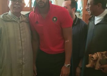 لاعبو المنتخب الوطني يؤدون صلاة الجمعة بسلا الجديدة