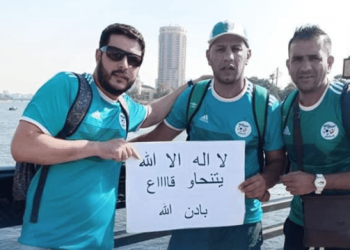 طالبوا برحيل النظام …قصة 3مشجعين جزائرينن رحلو ا من مصر