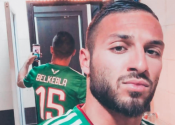 لاعب جزائري يعري مؤخرته ويطرد من الكان