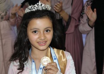 طفلة مغربية تبهر الالمان …قرأت 25 كتابا  وقدمت لها ملخصا