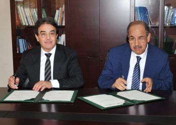 بنعتيق يوقع اتفاقية شراكة مع جامعة محمد الأول للشباب الإفريقي