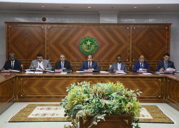5 وزراء بموريتانيا يحافظون على حقائبهم
