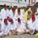 أمير  المؤمنين  ينحر اضحية العيد