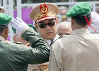 جلالة الملك يستقبل بالحسيمة المفتش العام للقوات المسلحة الملكية