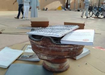 المعطلون يحتجون بشواء شهاداتهم في المجامر