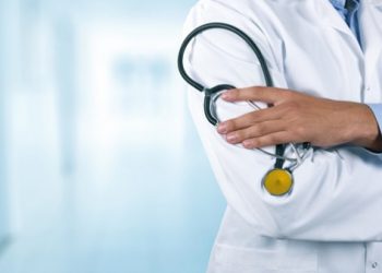 شخص صفة طبيب للأمراض النفسية بمراكش: وزارة الصحة اتخذت تدابير فورية أفضت إلى توقيف المعني بالأمر 