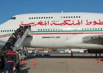 دخان يتسبب في إخلاء طائرة
