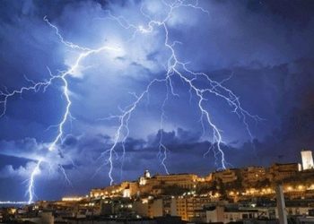 طقس حار وامطار عاصفية إلى غاية الأحد