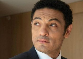 والد محمد علي يتبرأ منه ويعتذر للسيسي باكياً