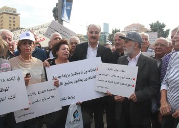 متقاعدو التعليم الجدد سيتسلمون معاشهم في أول شهر