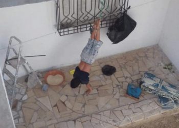 تونسي يعذب طفله بطريقة وحشية