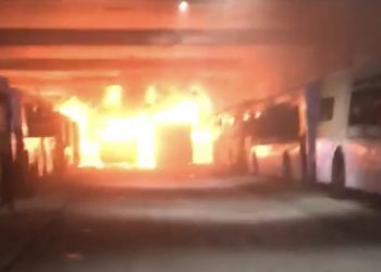 خسائر مادية في حريق بمستودع لحافلات النقل الحضري بالبيضاء