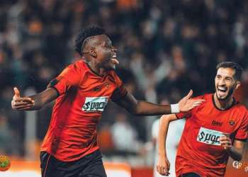 نهضة بركان يتأهل إلى دور المجموعات على حساب فوسا جينيور الملغاشي