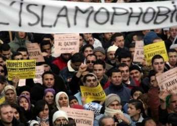 مسيرة مثيرة للجدل ضد “الاسلاموفوبيا” في باريس تحت شعار “كفى”