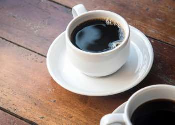 تعرف على مخاطر شرب القهوة صباحا