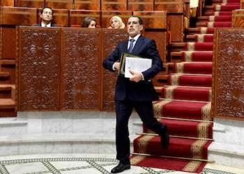 وزير يمرر لشركته صفقات بالملايير