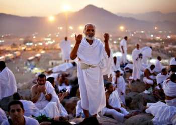 السعودية تُلغي الضريبة عن العمرة
