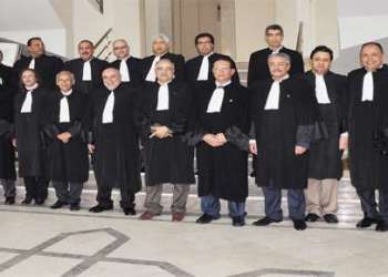 المحامون ينظمون وقفة احتجاجية أمام البرلمان