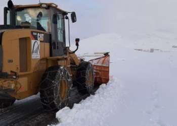 إزاحة الثلوج من الطريق الوطنية رقم 12 بين إملشيل وتنغير